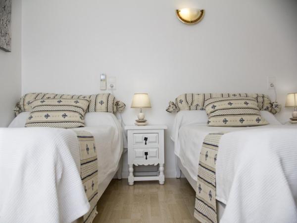 Hôtel Le Méditerranée : photo 3 de la chambre chambre lits jumeaux