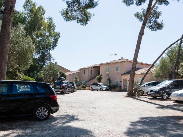 Parc et Résidence le Provençal : photo 1 de la chambre studio avec terrasse
