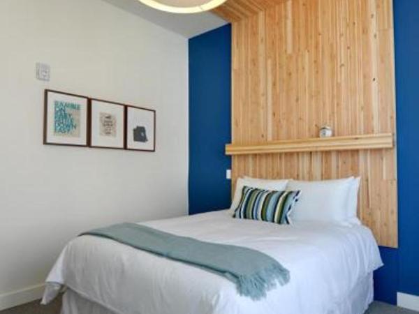 1906 Mission : photo 9 de la chambre chambre lit queen-size avec salle de bains commune