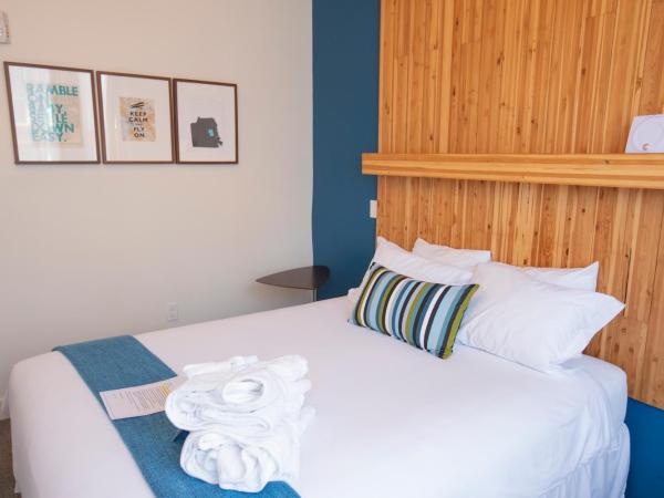 1906 Mission : photo 3 de la chambre chambre lit queen-size avec salle de bains commune