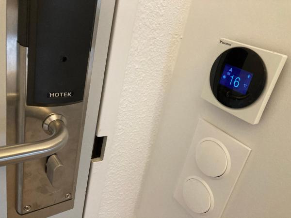 Premiere Classe Beaune : photo 7 de la chambre - 3 lits simples