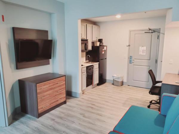 Hawthorn Extended Stay by Wyndham Panama City Beach : photo 2 de la chambre suite studio lit king-size - non-fumeurs