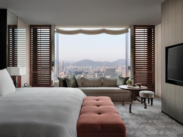 Rosewood Hong Kong : photo 1 de la chambre suite lit king-size - vue sur pic kowloon