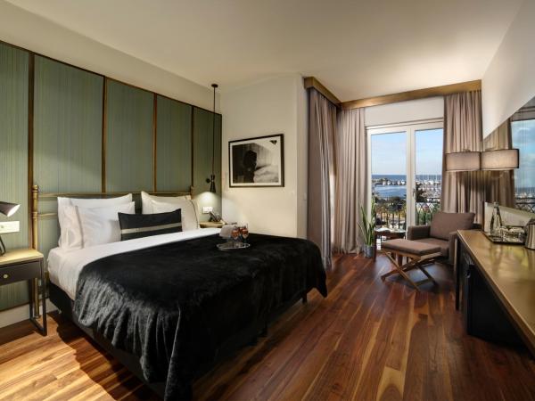 39 Kalamış Marina Hotel & Restaurant : photo 7 de la chambre chambre double avec balcon - vue sur mer