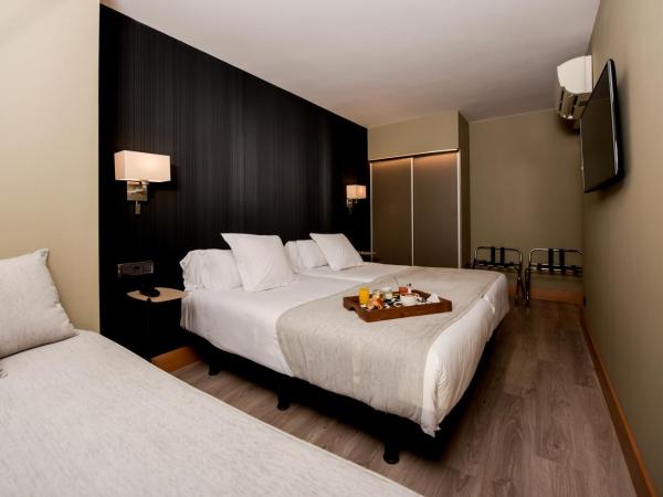 Hotel Plaza : photo 10 de la chambre chambre triple