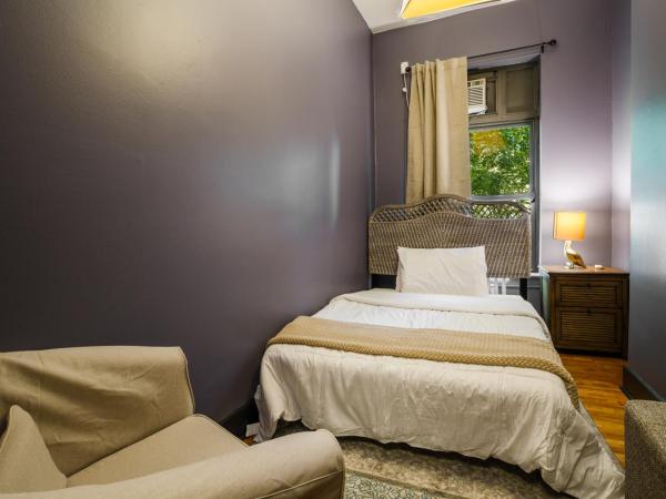 Lamartine Chelsea : photo 2 de la chambre chambre double avec salle de bains commune