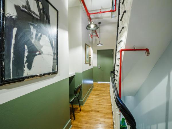 Lamartine Chelsea : photo 5 de la chambre chambre double avec salle de bains commune