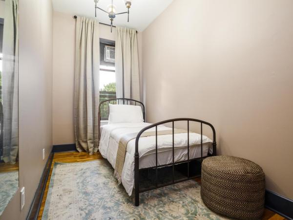 Lamartine Chelsea : photo 4 de la chambre chambre simple avec toilettes et douche communes