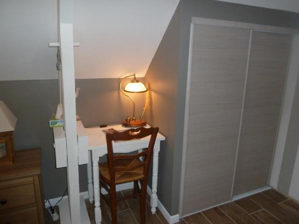 Résidence Honfleuraise : photo 2 de la chambre chambre double avec salle de bains privative