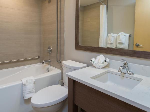 The Embassy Inn : photo 6 de la chambre chambre avec 2 grands lits queen-size