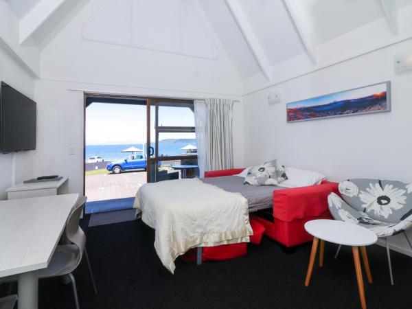 Gables Lakefront Resort : photo 5 de la chambre superior one bedroom suite with lake view & private hot pool