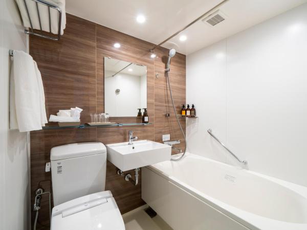 KOKO HOTEL Sapporo Odori : photo 7 de la chambre chambre quadruple avec salle de bains privative