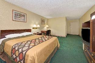 Super 8 by Wyndham Indianapolis South : photo 1 de la chambre room #24596711