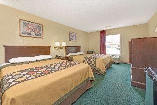 Super 8 by Wyndham Indianapolis South : photo 1 de la chambre room #24596712