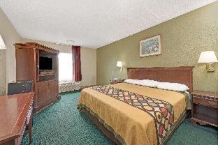 Super 8 by Wyndham Indianapolis South : photo 1 de la chambre room #24596713