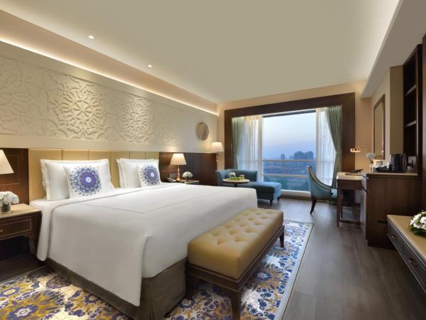 Taj Skyline Ahmedabad : photo 2 de la chambre chambre lit king-size de luxe