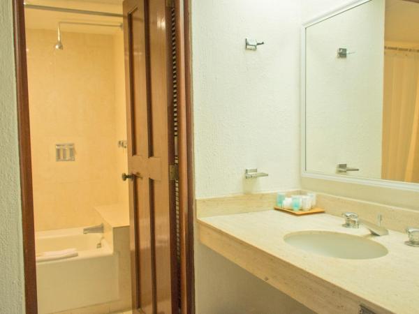 All Ritmo Cancun Resort & Water Park : photo 1 de la chambre suite - vue sur port de plaisance