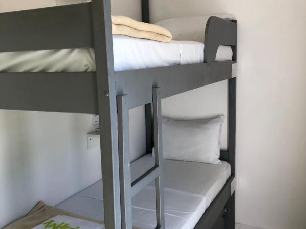 Anhembi Hostel : photo 2 de la chambre chambre double avec balcon