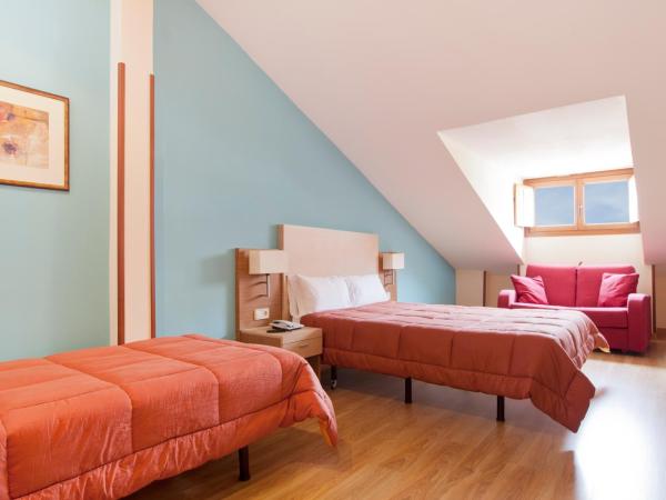 Hotel Mirador Puerta del Sol : photo 1 de la chambre chambre double avec 3 lits d'appoint