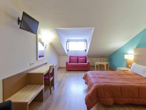 Hotel Mirador Puerta del Sol : photo 9 de la chambre chambre double avec 3 lits d'appoint