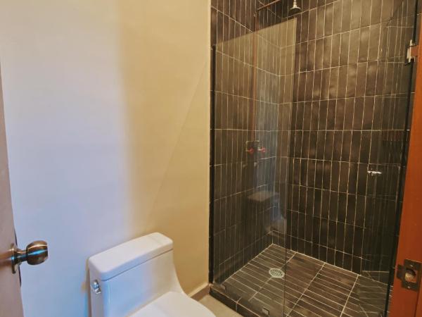 Hostal Barrio Vivo : photo 3 de la chambre dortoir pour femmes 8 lits