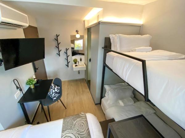 ST Signature Bugis Beach, SHORT OVERNIGHT, 12 Hours, check in 7PM or 9PM : photo 6 de la chambre triple/quad room with window, 12 hours: 9pm-9am