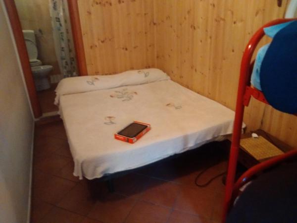 Room in Guest room - Single room with shared bathroom : photo 4 de la chambre  chambre double