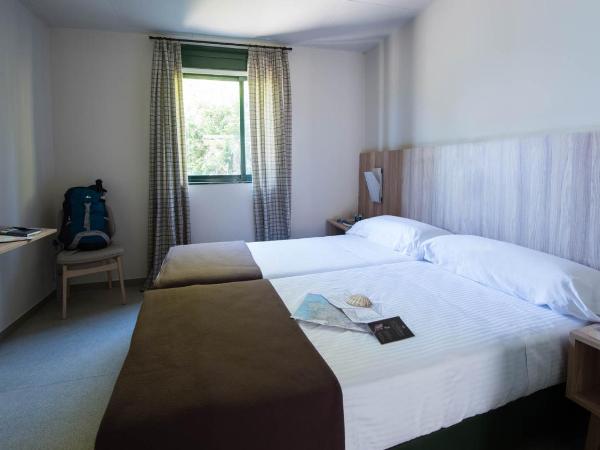 Albergue Monte Do Gozo : photo 1 de la chambre chambre lits jumeaux
