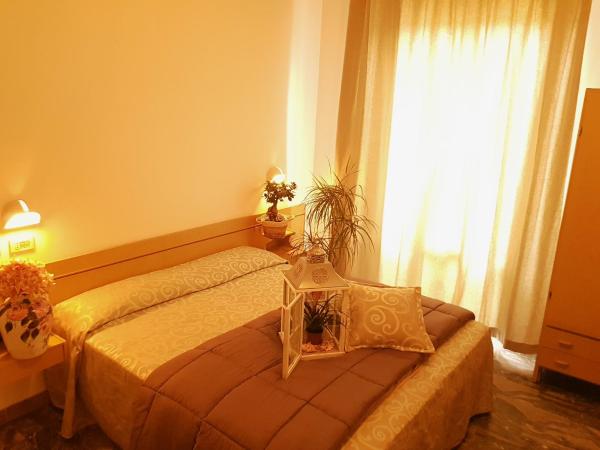 HOTEL ROMANTICA : photo 9 de la chambre chambre quadruple avec balcon 