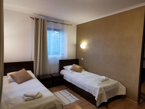 Dworek Złoty Róg Hotel i Restauracja : photo 5 de la chambre chambre lits jumeaux standard