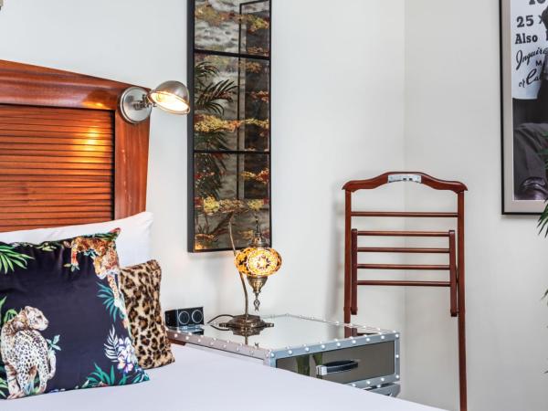 National Hotel, An Adult Only Oceanfront Resort : photo 5 de la chambre chambre lit king-size - vue sur ville