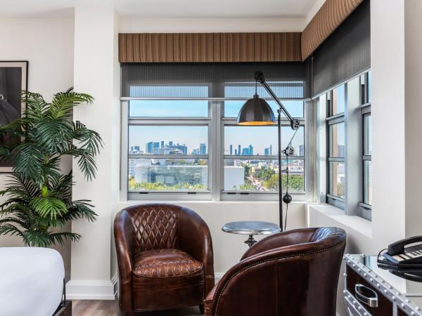 National Hotel, An Adult Only Oceanfront Resort : photo 2 de la chambre chambre lit king-size - vue sur ville