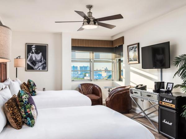 National Hotel, An Adult Only Oceanfront Resort : photo 2 de la chambre chambre double avec 2 lits doubles - vue sur ville