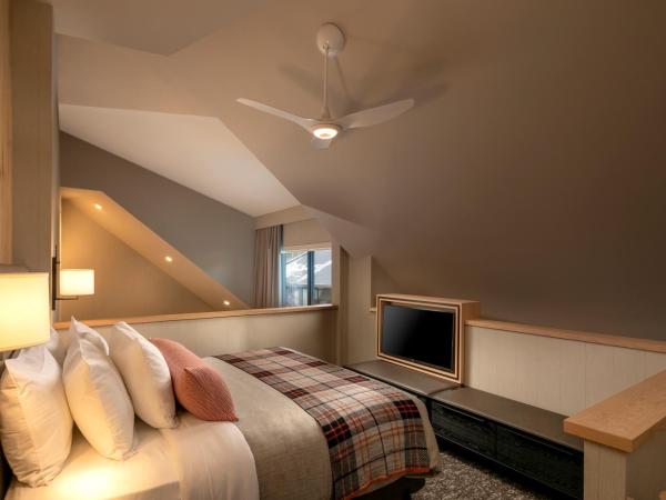 Peaks Hotel and Suites : photo 1 de la chambre suite loft avec balcon