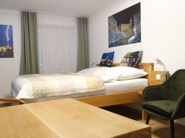 Hotel Garni Villa Areka : photo 6 de la chambre chambre double deluxe avec vue sur château