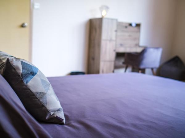 Step-in Lodge : photo 3 de la chambre chambre lit queen-size avec salle de bains commune 