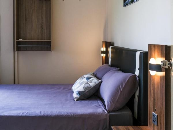 Step-in Lodge : photo 6 de la chambre chambre lit queen-size avec salle de bains commune 