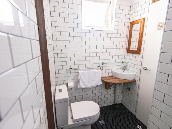 Manly Waves Studios & Apartments : photo 4 de la chambre studio avec balcon