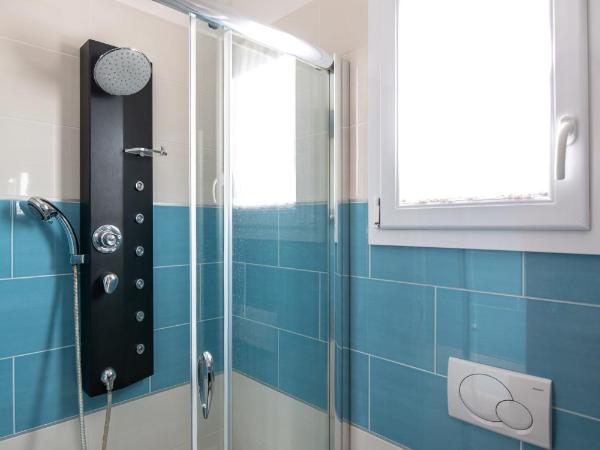 Hotel Mondial : photo 2 de la chambre chambre double Économique au rez-de-chaussée - annexe