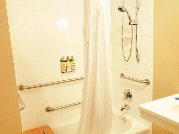 Holiday Inn Express Hotel & Suites Portland-Northwest Downtown, an IHG Hotel : photo 7 de la chambre chambre lit king-size exécutive avec baignoire accessible aux personnes à mobilité réduite - non-fumeurs