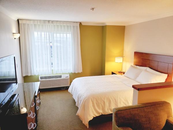 Holiday Inn Express Hotel & Suites Portland-Northwest Downtown, an IHG Hotel : photo 10 de la chambre chambre lit king-size exécutive avec baignoire accessible aux personnes à mobilité réduite - non-fumeurs