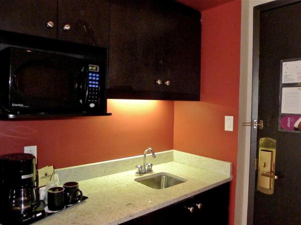 Armon Plaza Montreal Airpt, Trademark Collection by Wyndham : photo 4 de la chambre suite studio queen - non-fumeurs