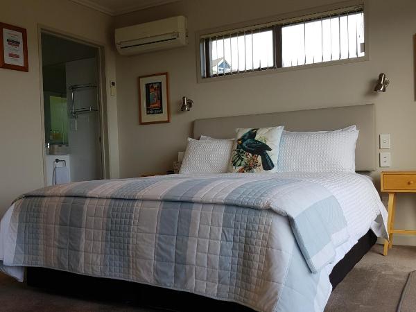Rotorua Views B&B/Apartment : photo 3 de la chambre chambre lit king-size avec balcon