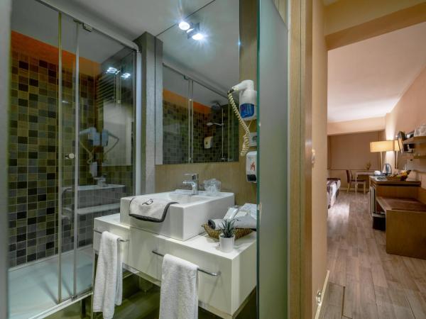 The New Hotel Zeybek : photo 6 de la chambre chambre familiale (4 adultes) 