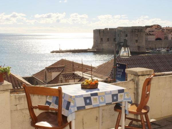 Rooms Lazareti : photo 2 de la chambre chambre double avec terrasse commune