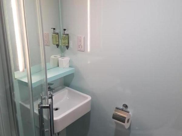 easyHotel Liverpool : photo 1 de la chambre room #192065108