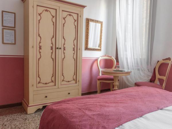 Ca' San Trovaso - 6 Rooms : photo 4 de la chambre chambre double