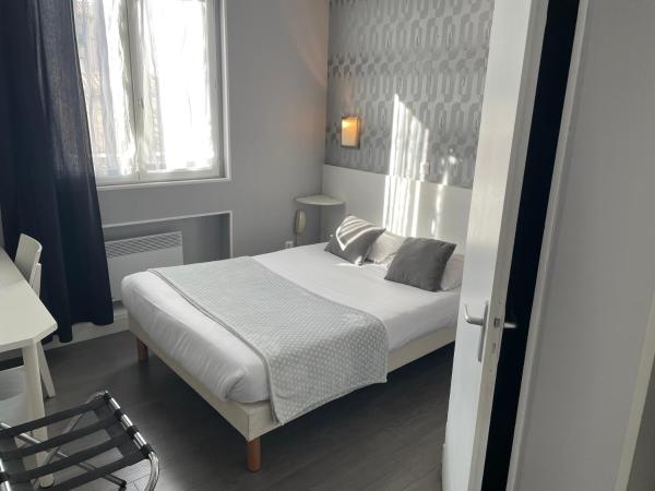 Hôtel Du Midi : photo 2 de la chambre chambre familiale standard