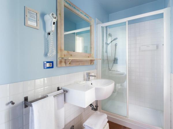 Hotel LaMorosa : photo 4 de la chambre chambre triple - vue sur mer