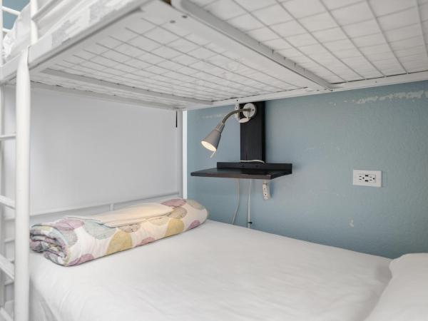 Samesun Venice Beach : photo 5 de la chambre lit simple dans dortoir mixte 8 lits avec salle de bains commune 